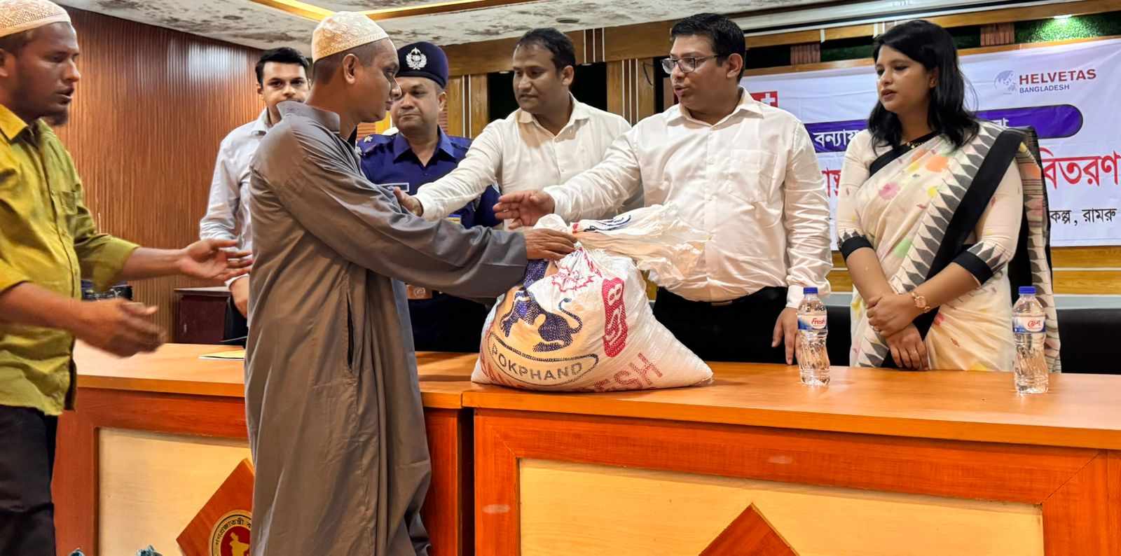 কুমিল্লার বন্যাদুর্গত ৪০০ পরিবারের মাঝে রামরুর খাদ্য ও স্বাস্থ্য-সুরক্ষা সামগ্রী বিতরণ