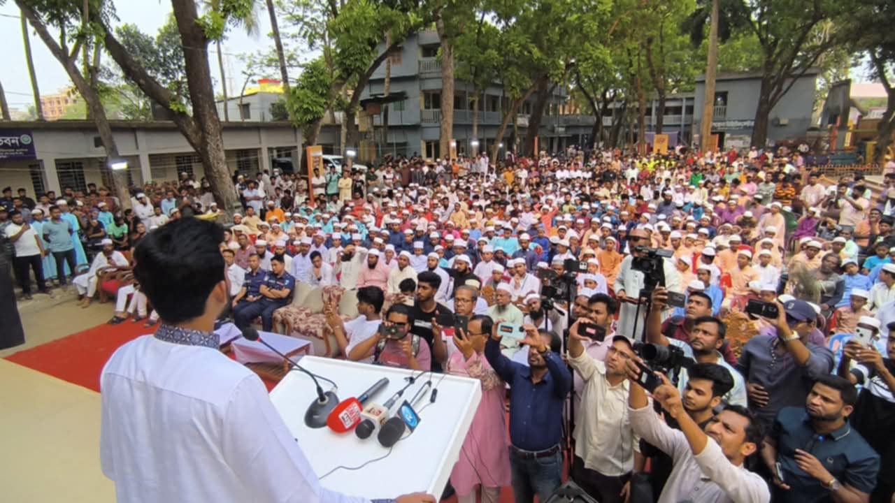 এখনো বন্ধ হয়নি চাঁদাবাজি: কুমিল্লায় উপদেষ্টা আসিফ মাহমুদ