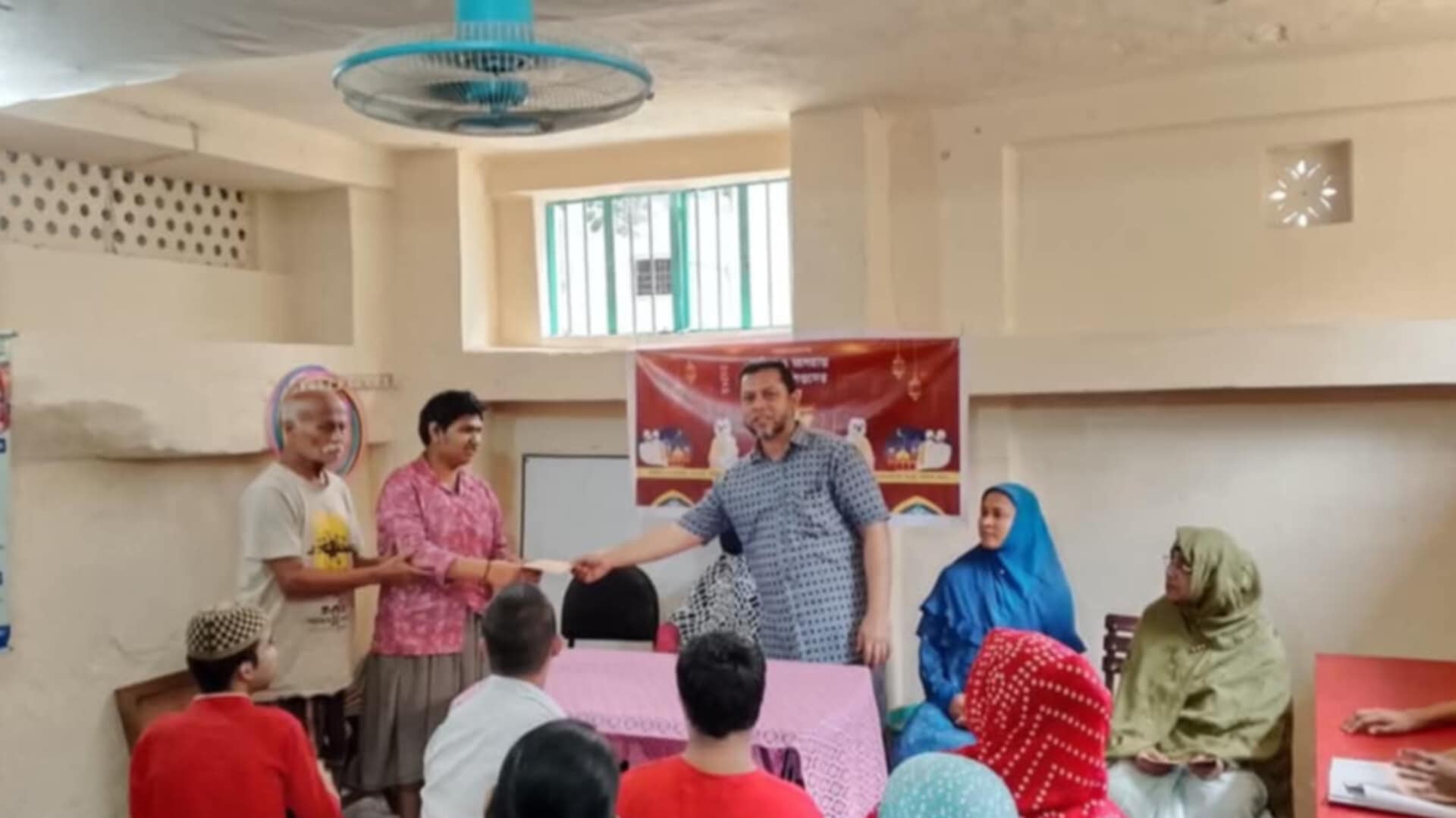 সৈয়দ সমাজকল্যাণ সংস্থার উদ্যোগে অসহায়দের ঈদ উপহার বিতরণ