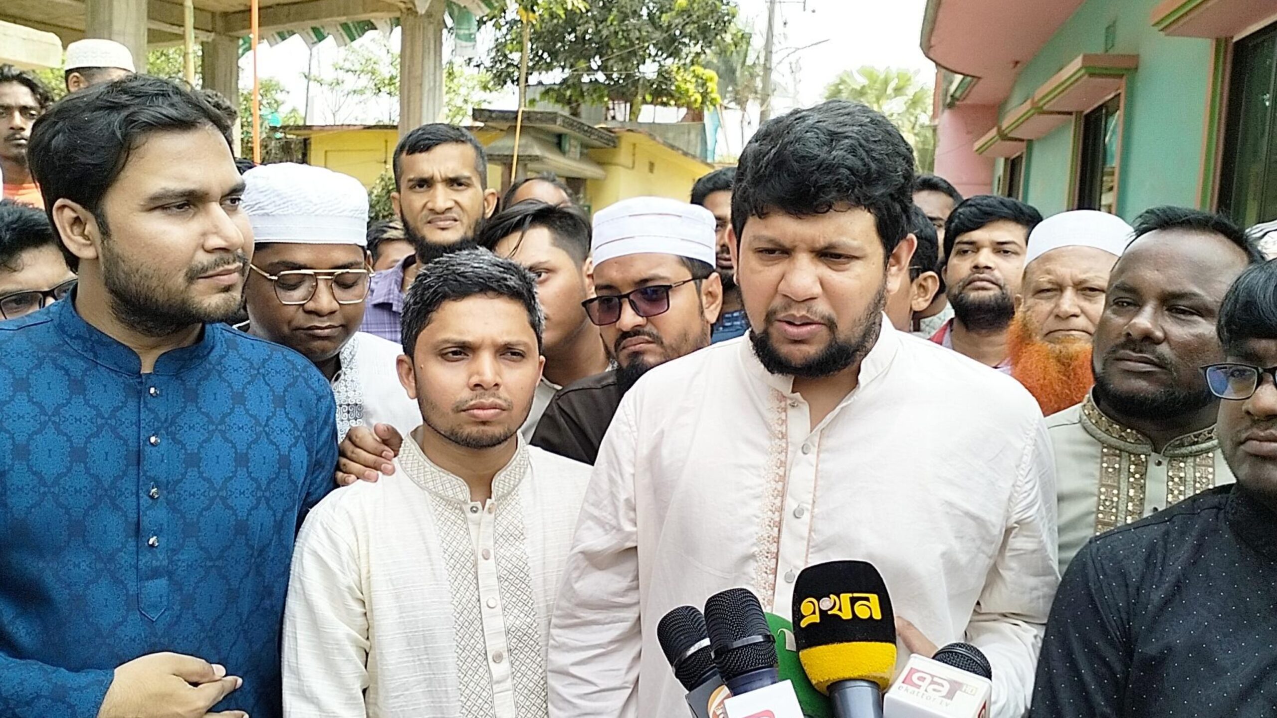 চরমপন্থার সুযোগ কাউকে নিতে দেওয়া হবে না- উপদেষ্টা মাহফুজ আলম 