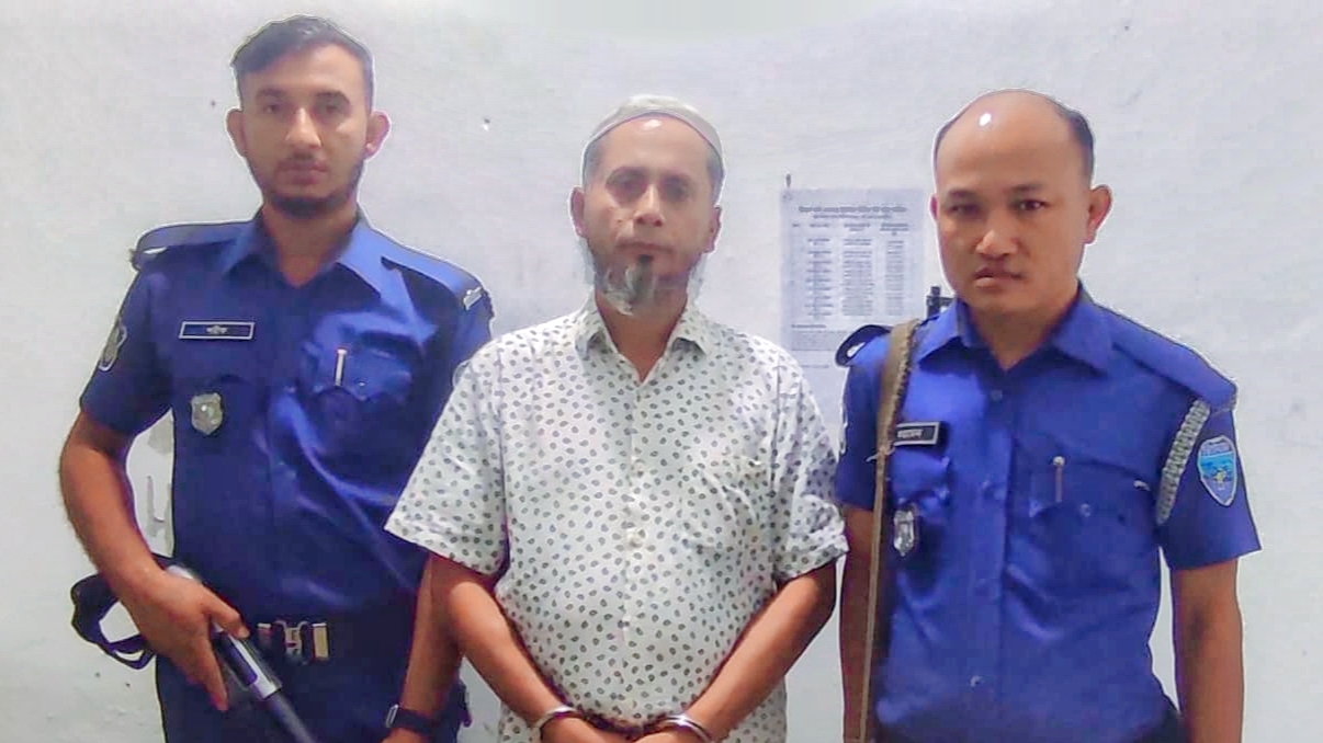 তিতাসে একাধিক মামলার আসামী সাবেক চেয়ারম্যান ফারুক সরকার গ্রেফতার