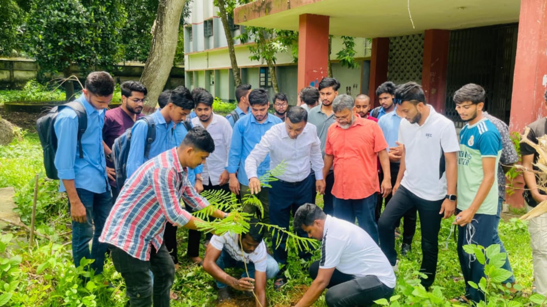 কুমিল্লা পলিটেকনিকে ছাত্রদলের বৃক্ষরোপণ কর্মসূচি অনুষ্ঠিত