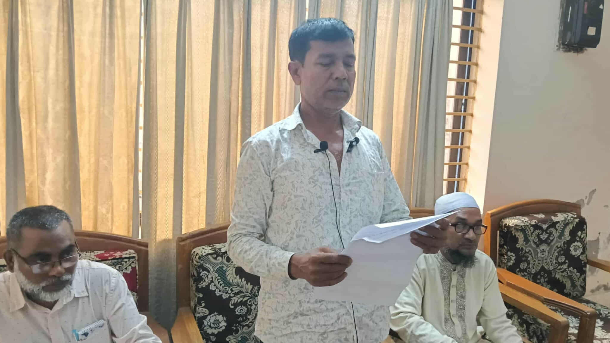কচুয়ায় প্রভাবশালীর ড্রেজারে ফসলি জমি ধ্বংস, ভুক্তভোগীর সংবাদ সম্মেলন
