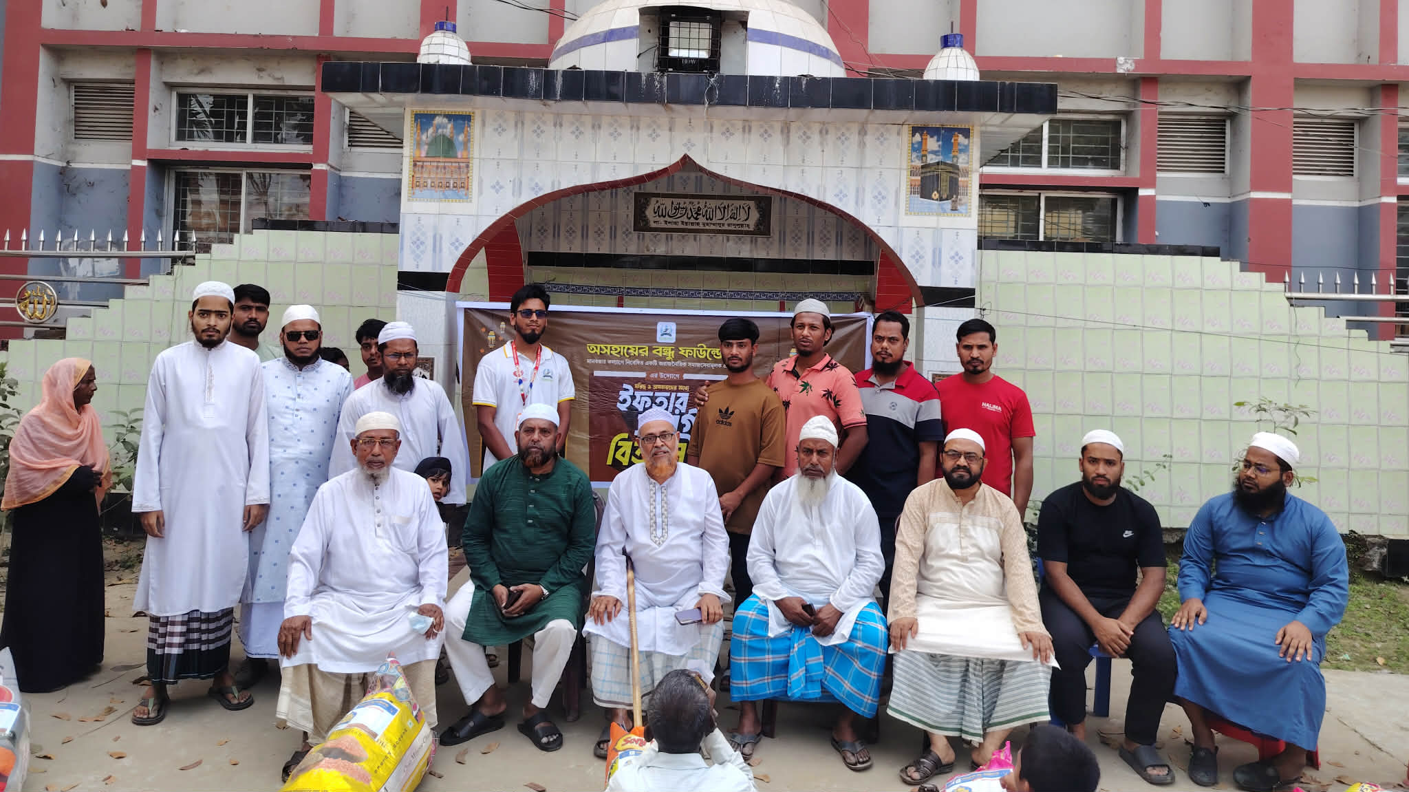 অসহায়ের বন্ধু ফাউন্ডেশনের উদ্যোগে কচুয়ায় ঈদ উপহার বিতরণ